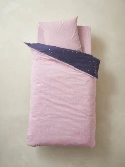 Parure Housse De Couette + Taie D'oreiller Avec Détails Phosphorescents MISS CONSTELLATION Marine / Parme - Vertbaudet -Produits Pour Enfants parure housse de couette taie doreiller avec details phosphorescents miss constellation 5